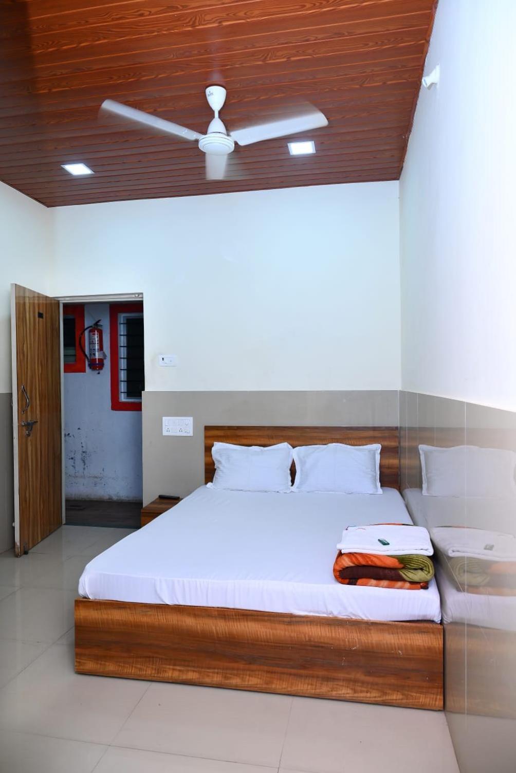 P P Lodging Mangvadi Exterior foto